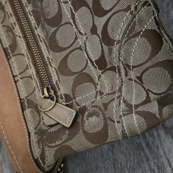 COACH near-vintage convertible east/west duffle made from khaki signature canvas - Picture 17 of 17